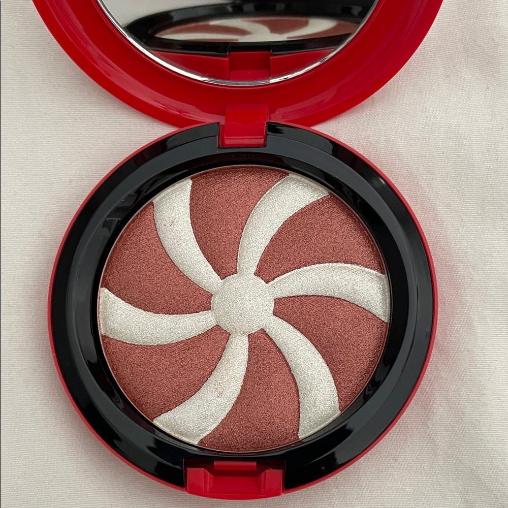 MAC Cosmetics Red and Black Makeup Palette - Picture 2 of 3